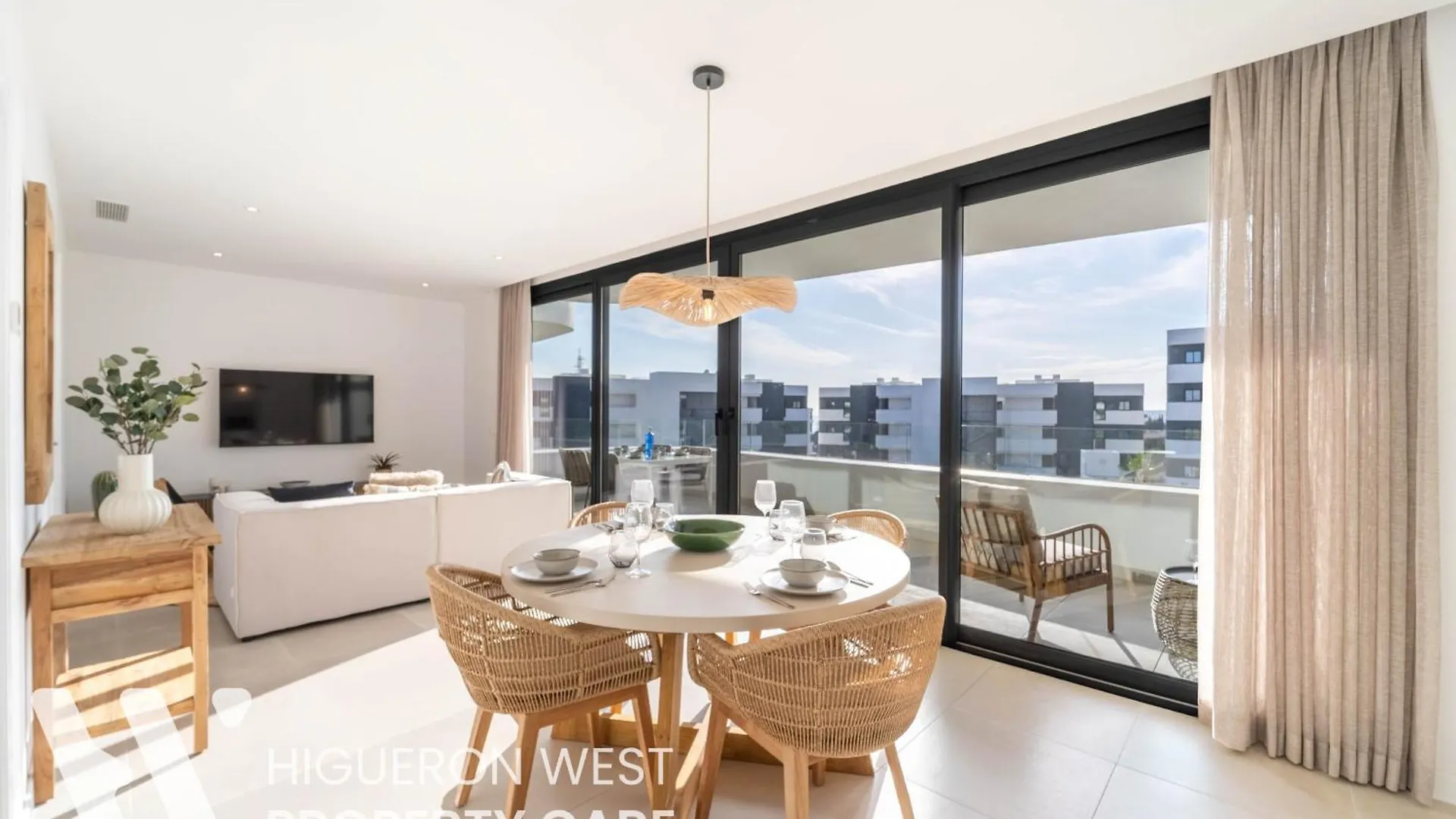 Higueron West Property Collection - The Poolview Terrace By Hwpc Fuengirola