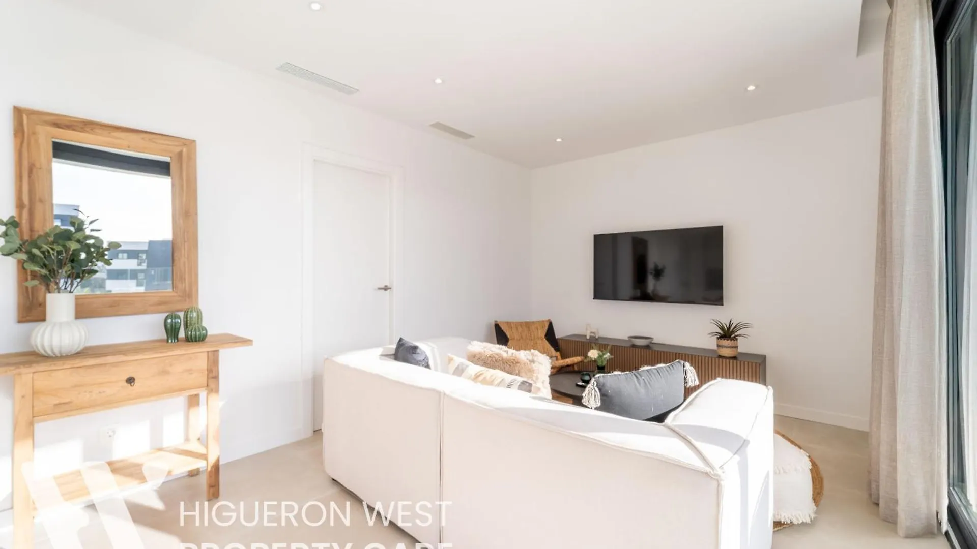 Higueron West Property Collection - The Poolview Terrace By Hwpc Fuengirola