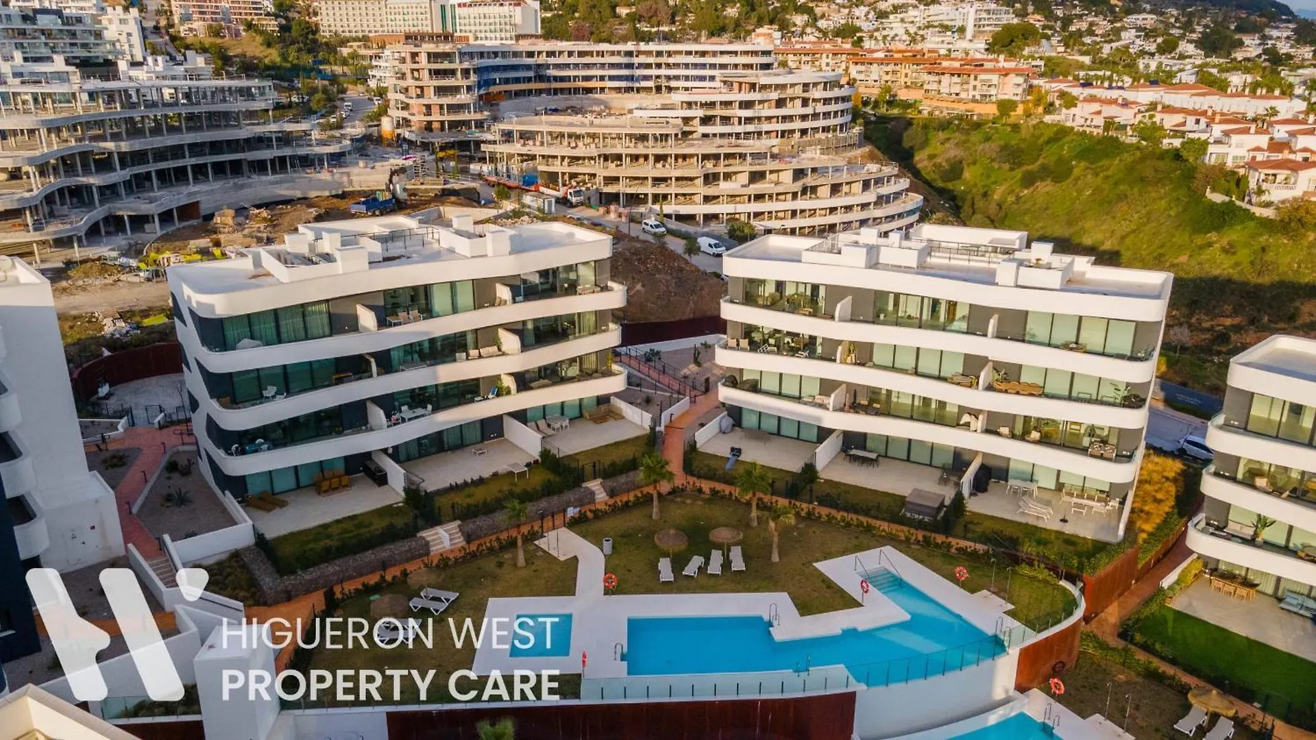 Higueron West Property Collection - The Poolview Terrace By Hwpc Fuengirola